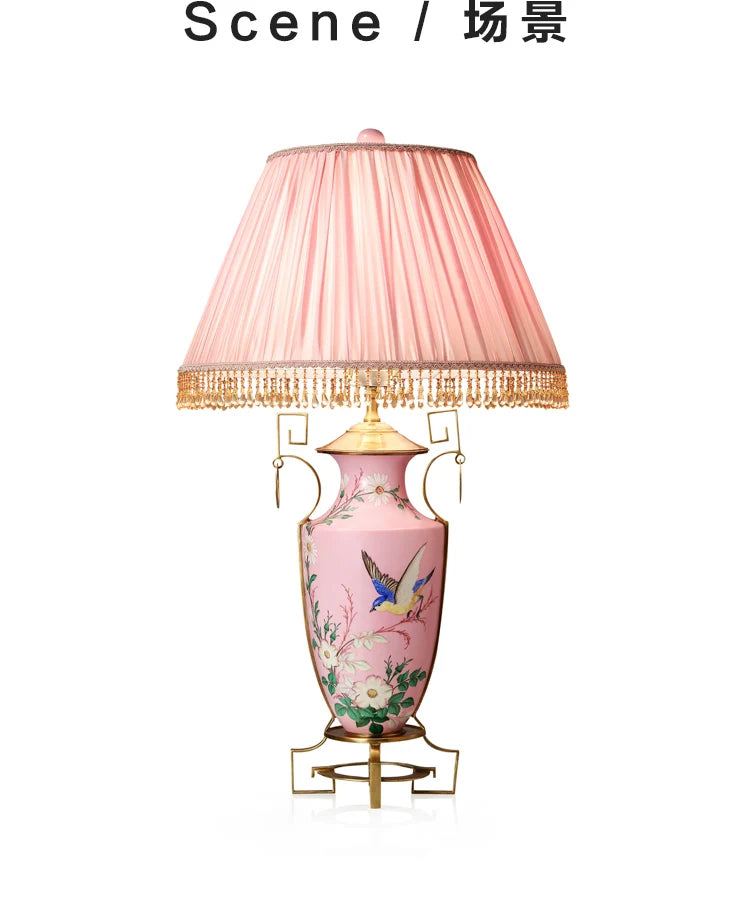 مصباح طاولة أوروبي مزخرف يدويًا بزهرة وطيور من السيراميك والنحاس