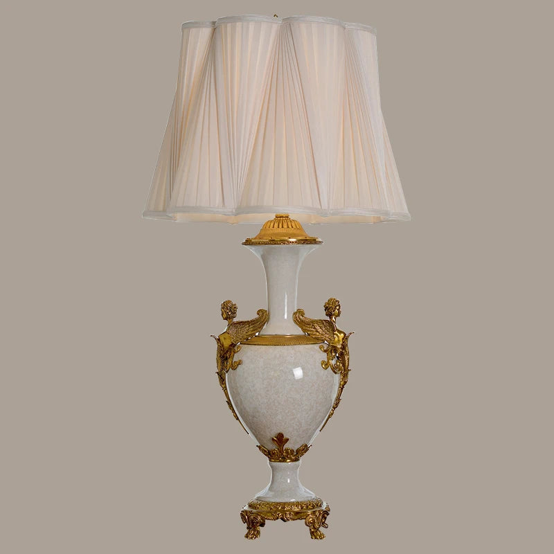 مصباح طاولة فرنسي عتيق فاخر من البرونز بزاوية وخزف أبيض